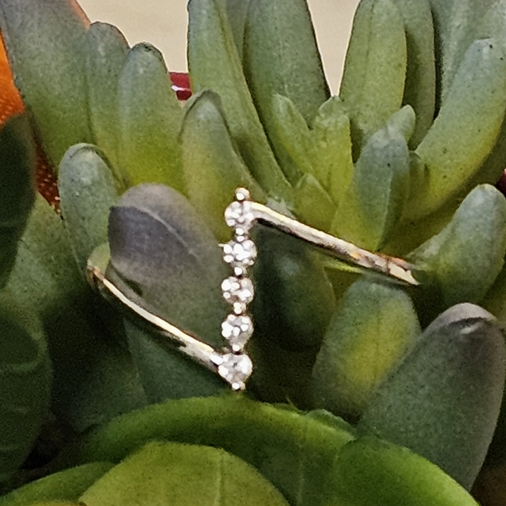5 Star cubic zirconia thin Ring ( Size 8 ) - Picture 2 of 6